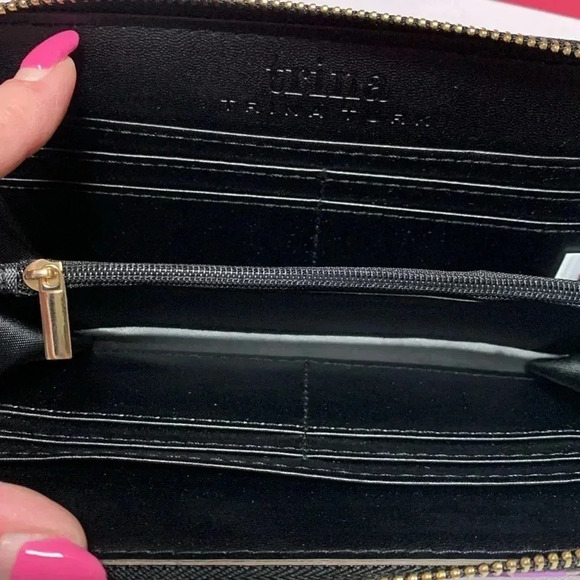 TRINA TURK Wallet, NWT. In original gift box. - Picture 3 of 4